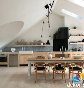 çam,mobilya,ve,beyaz,tavan,arası,mutfak