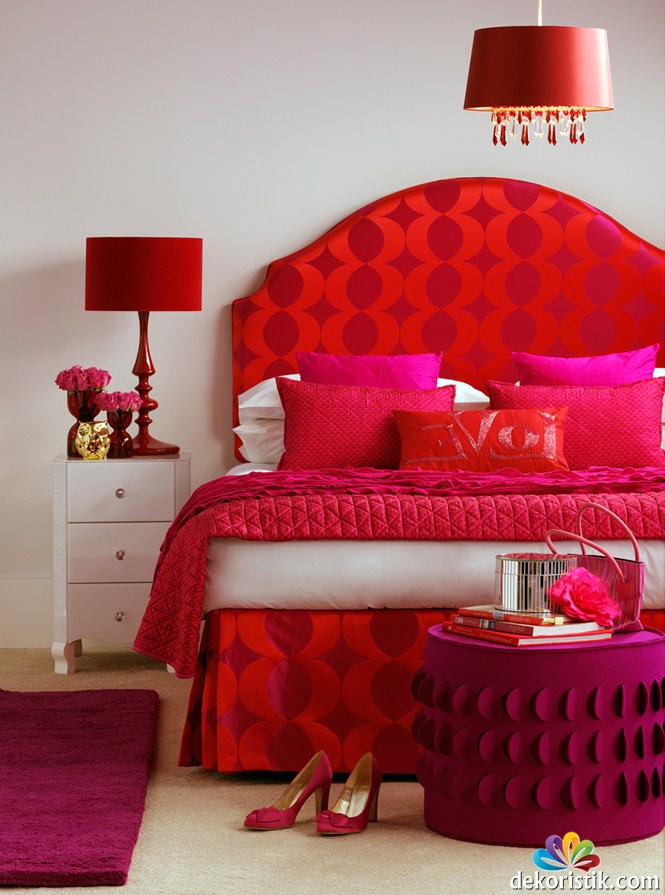 kırmızı pembe yatak odası
