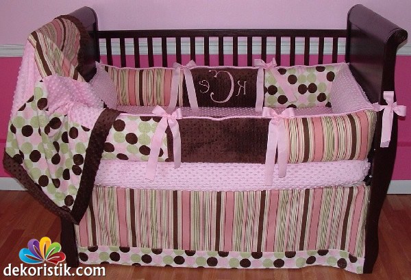 yeşil renk kız bebek odası