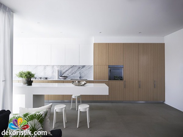 beyaz ve geniş mutfak dekorasyonu
