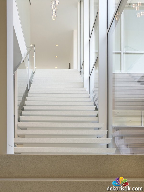 villa beyaz merdiven