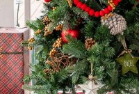 Small Porch Christmas Decorating Ideas for Big Impact