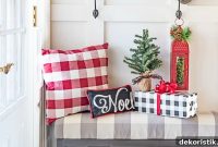 Farmhouse Christmas Foyer Decor Ideas