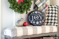 Cozy and Welcoming Christmas Foyer Decor Ideas