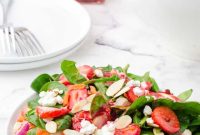 Weight Watchers Strawberry and Spinach Salad with Goat Cheese