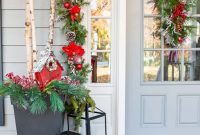 Cozy Cottage Christmas Front Porch Decor Ideas