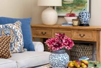 Fall Living Room Decor Ideas in Burgundy and Blue