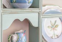 How to Display Decorative Plates on a Plate Rack
