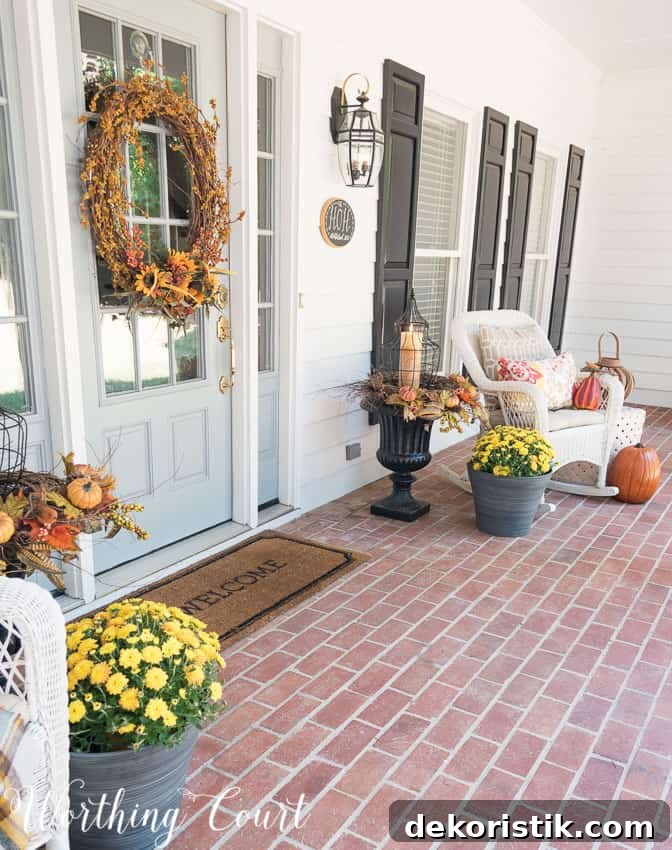 Farmhouse style fall front porch || Worthing Court