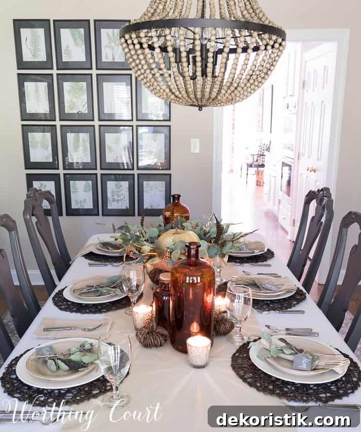 Mercury glass candle holders add a bit of sparkle to this Thanksgiving table || Worthing Court