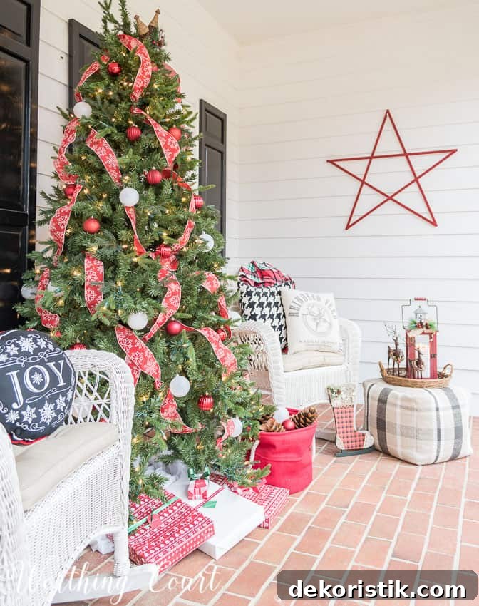 A red star on the siding of the house.