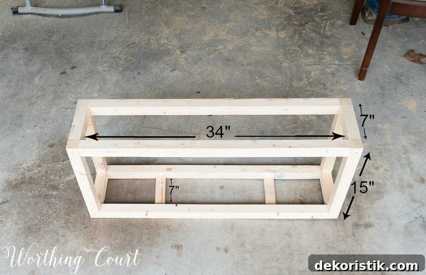 Step by step directions for building and upholstering this easy farmhouse style bench. The measurements can be adapted to any size bench. || Worthing Court