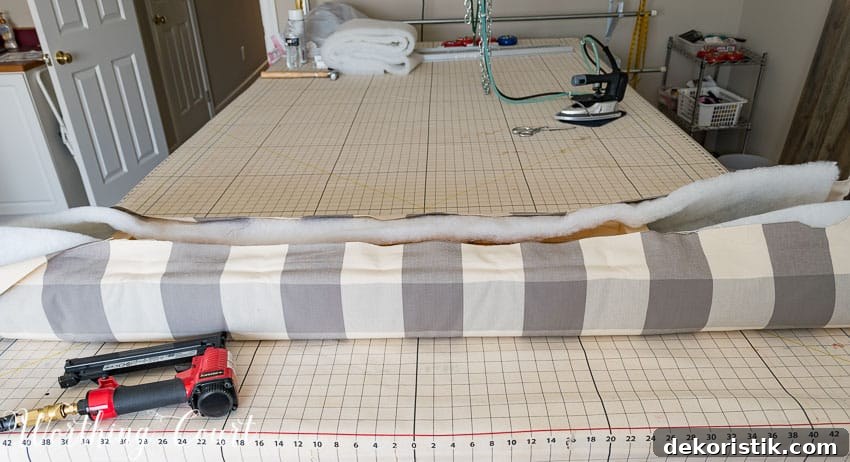 Step by step directions for building and upholstering this easy farmhouse style bench. The measurements can be adapted to any size bench. || Worthing Court