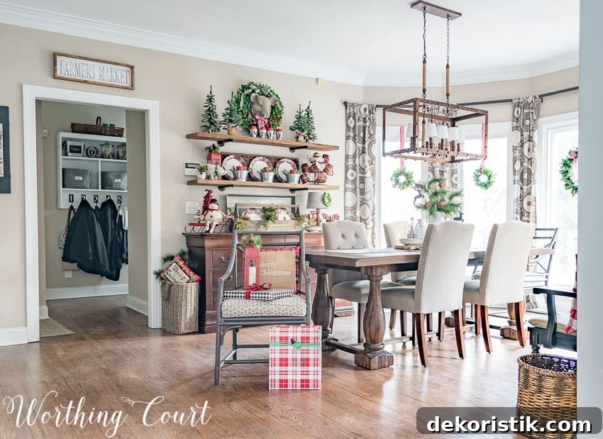 Breakfast nook decorated for Christmas || Worthing Court