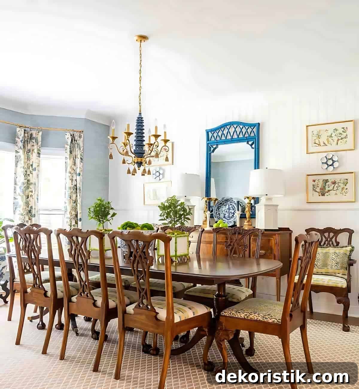 dining room with traditional mahogany table and chairs