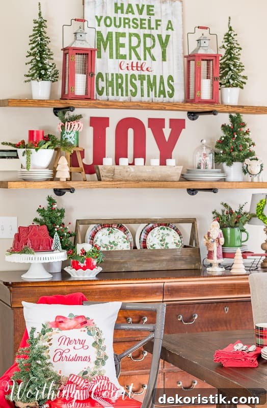 Christmas open shelves with classic red and green decorations #christmas #christmasdecorations #shelves #redandgreen