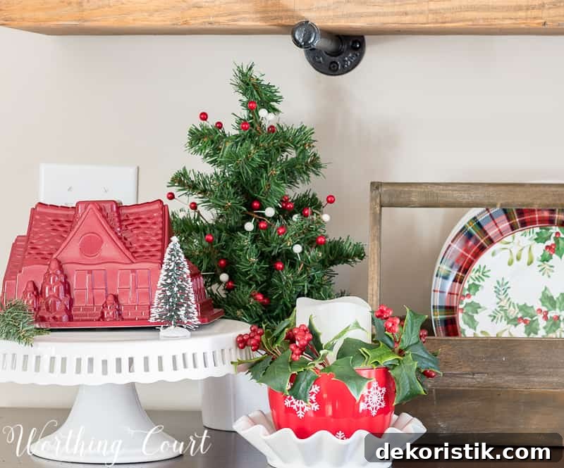Christmas vignette with Nordic cake pan on a cake pedestal #christmas #christmasdecor #nordic