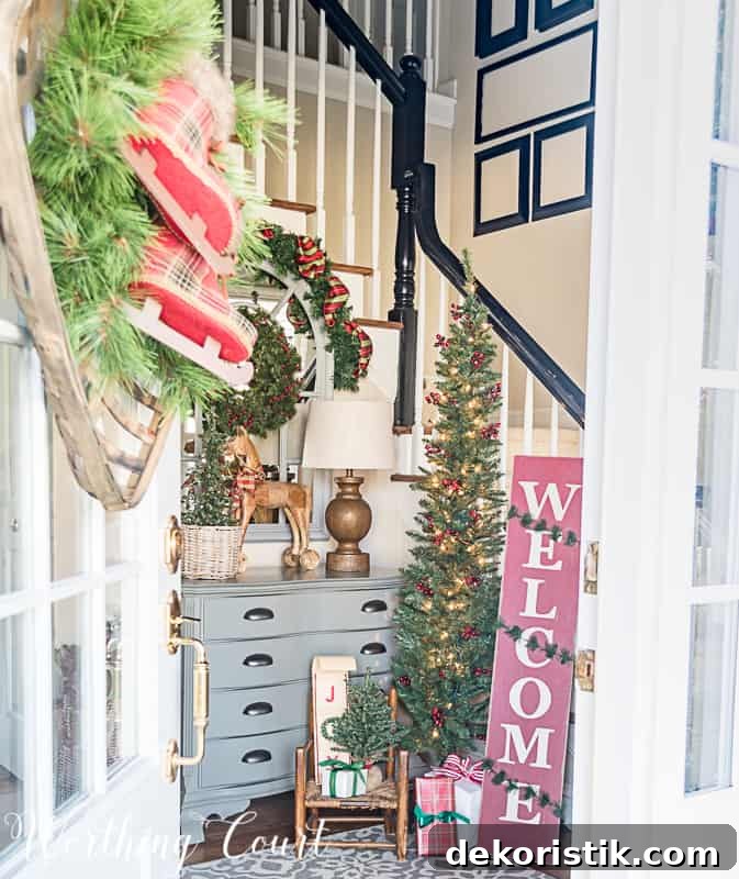 Foyer Christmas decorations #christmasdecor #farmhouse #foyer