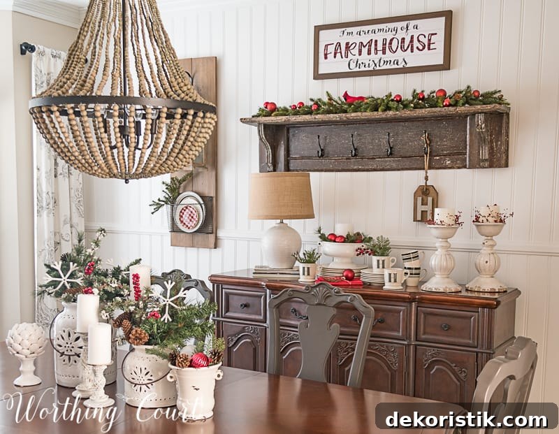 Come Home For Christmas Tour: My Cozy And Inviting Christmas Dining Room #christmasdecor #christmasdiningroom