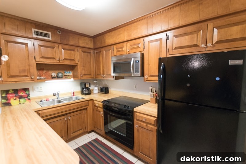 Small kitchen before makeover