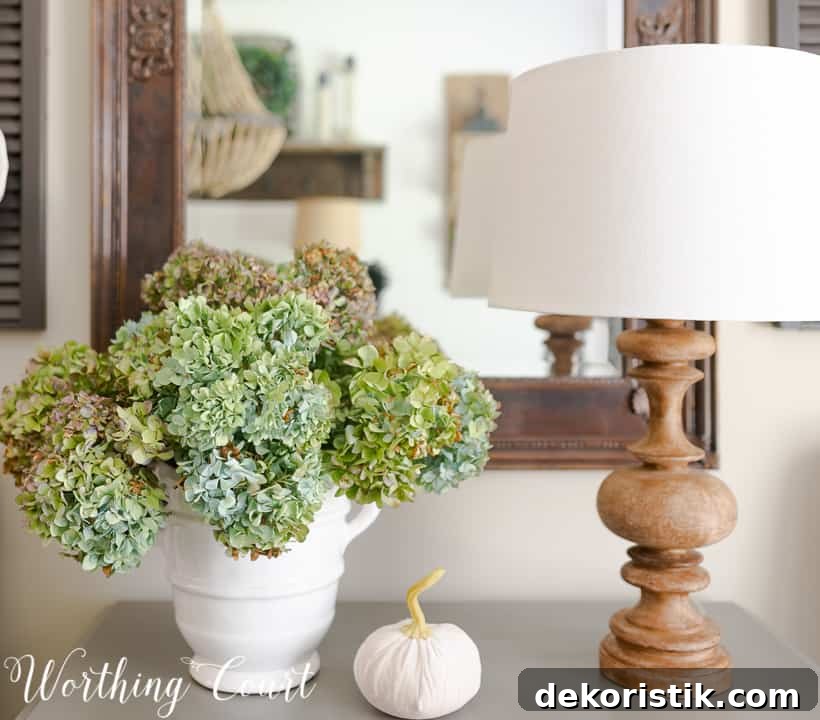 Casually Elegant Fall Dining Room Decor Ideas 13 dried hydrangea arrangement