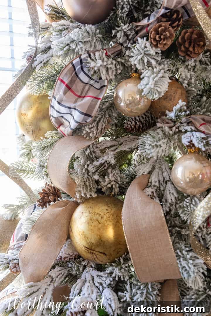 Rustic Christmas Dining Room Decor Ideas for Elegant Tables 12 neutral Christmas tree decor