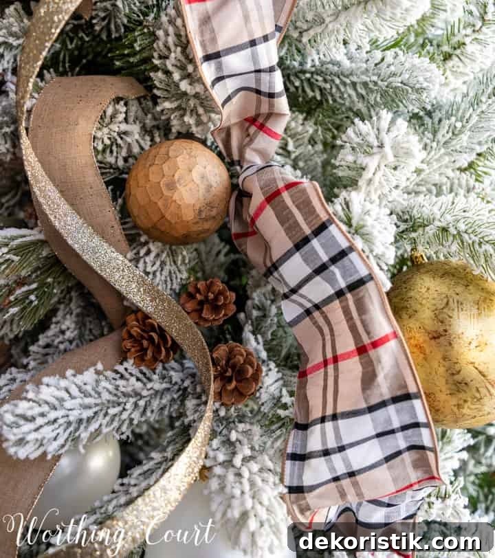 Rustic Christmas Dining Room Decor Ideas for Elegant Tables 14 neutral Christmas tree decor