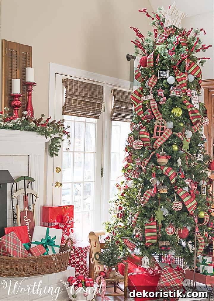 Christmas tree with coordinating red and green ribbon