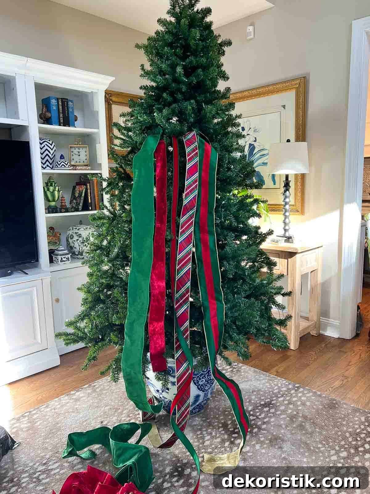 Christmas tree with 4 red and green ribbons hanging