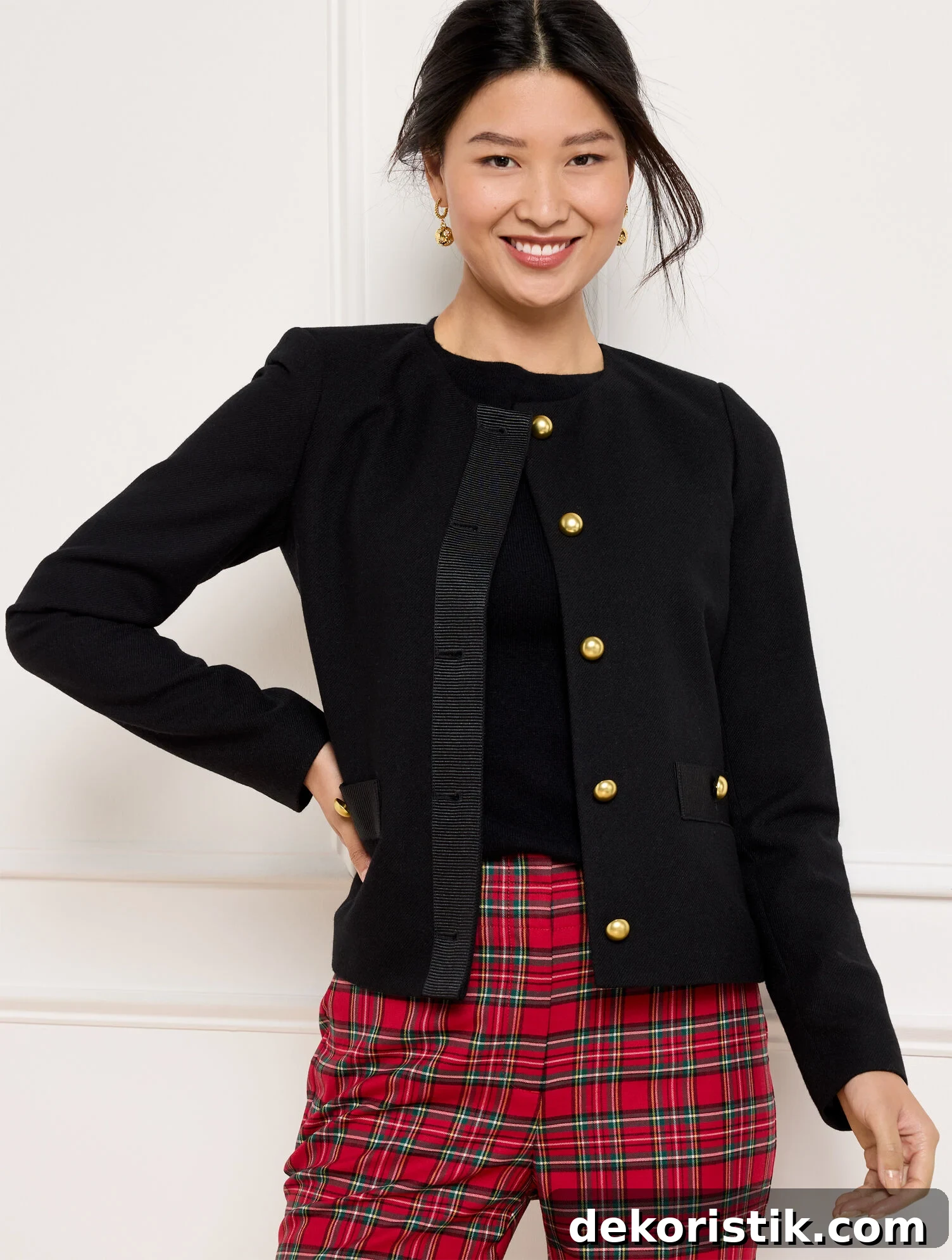 Weekly Muse Issue 28: Creative Trends and Highlights 5 black cardigan lady jacket