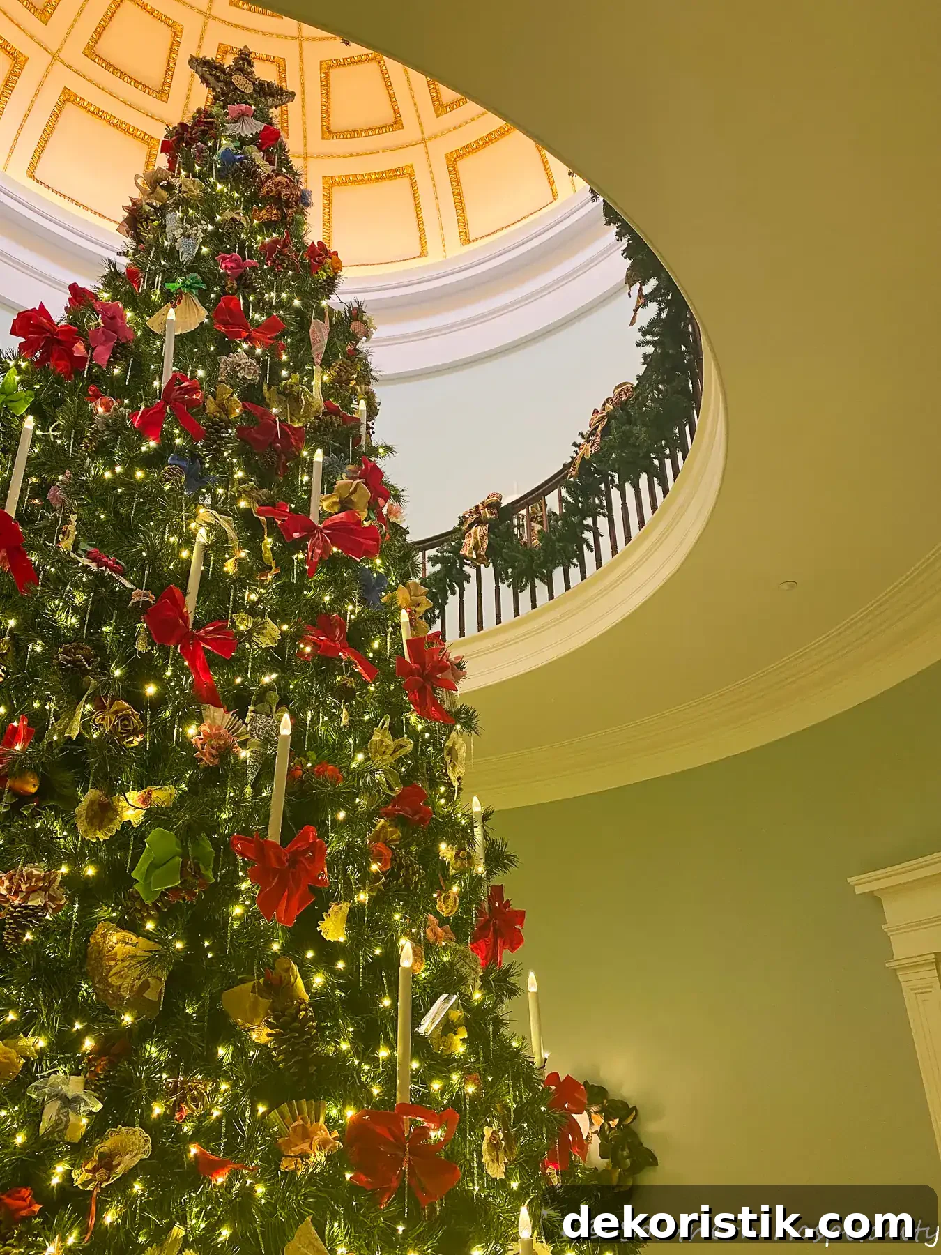 Historic mansion Christmas decor