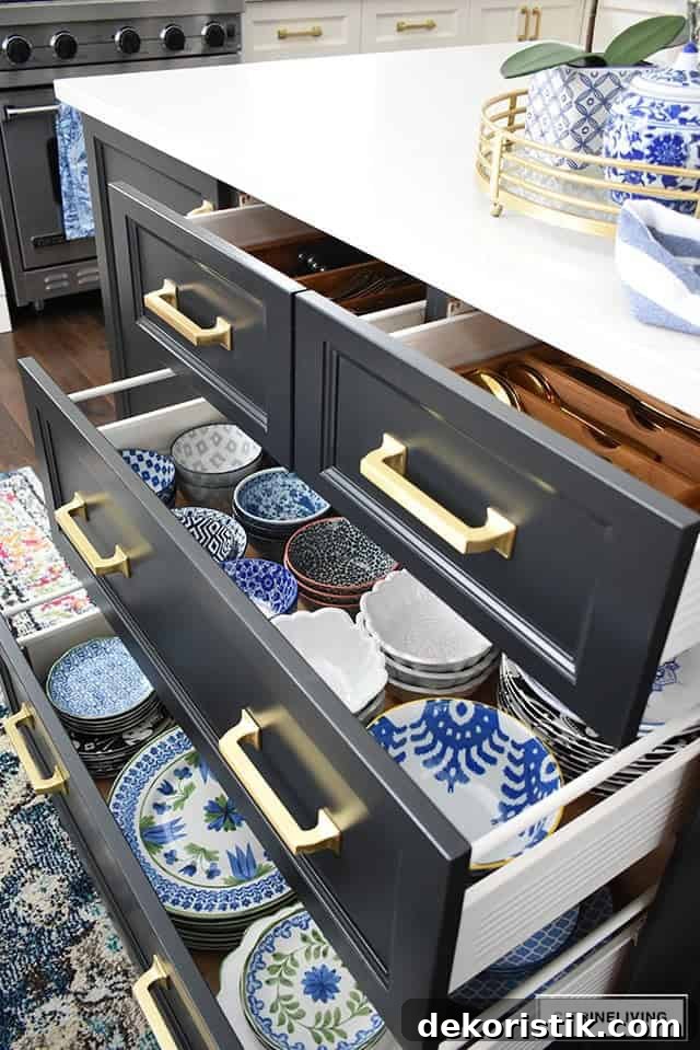 Organized Kitchen Drawers